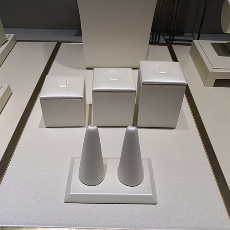 Luxury Jewelry Display Supplies Boards Mannequin For Jewelry Display