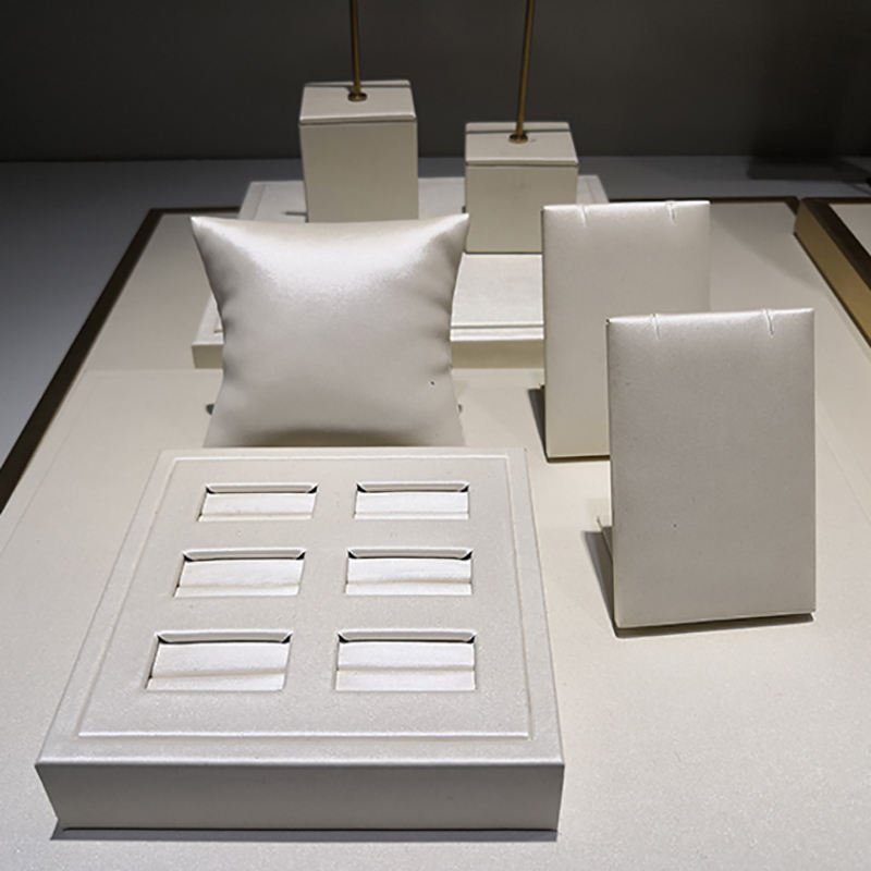Luxury Jewelry Display Supplies Boards Mannequin For Jewelry Display