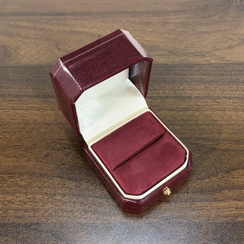 Jewelry packaging box sample inspection before bulk production